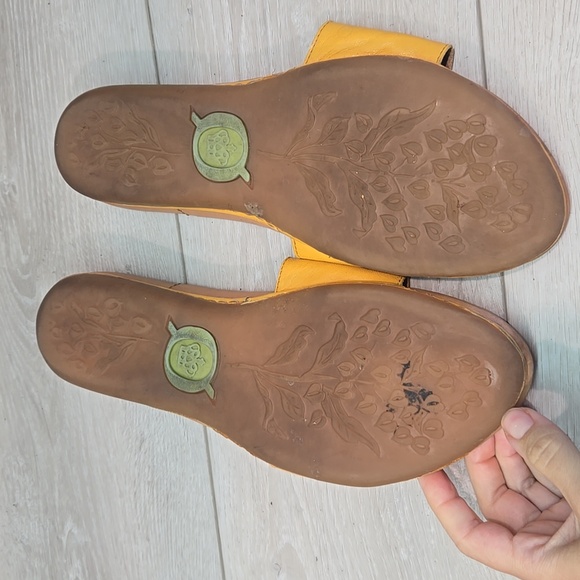 Born Yellow Floral Women's Slide Sandals Shoes Sz 11 - Picture 11 of 13